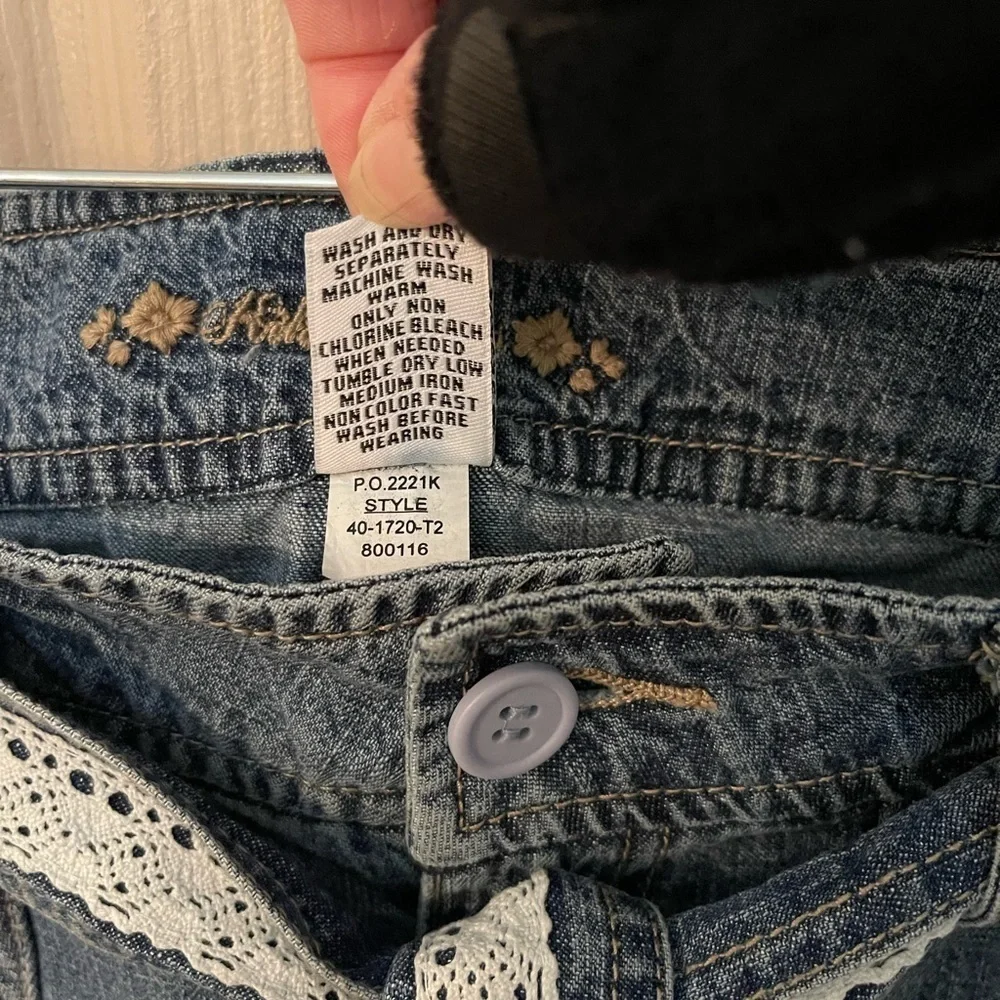 Kikit Y2K belted denim shorts with front & back pockets. NWT​